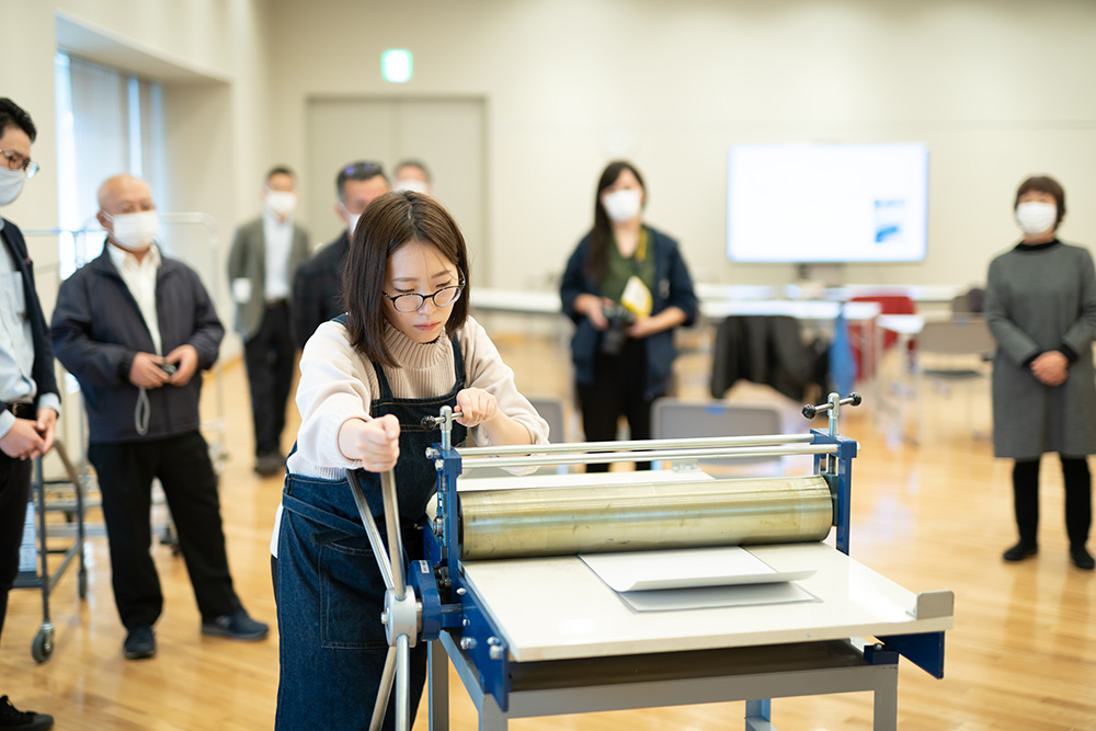 制作実演講座「デジタルとアナログによるリトグラフ作品制作」の様子